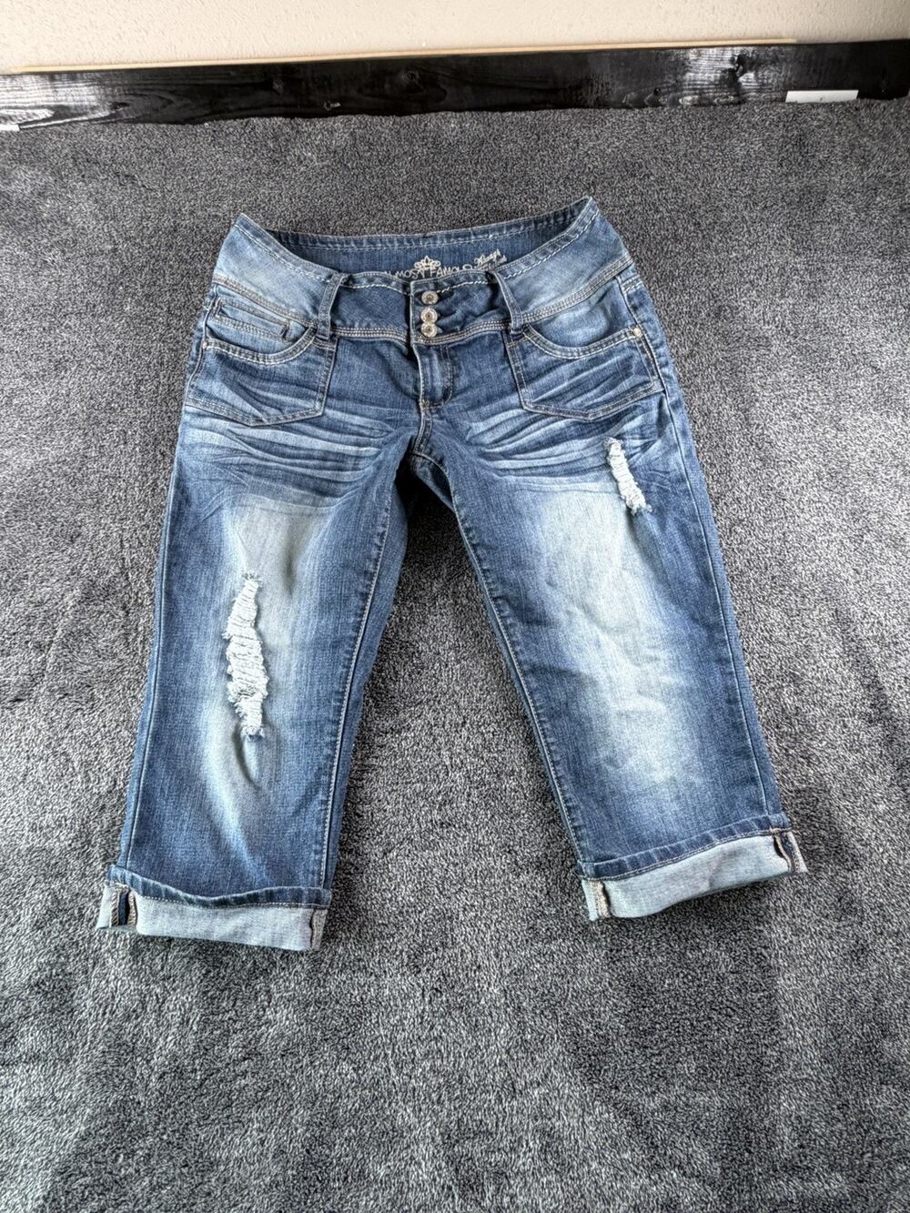 Almost Famous Distressed Capri Jeans Women’s Size 13